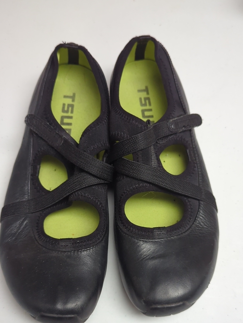 Tsubo Black Leather Cross-Strap Flats with Lime Insole